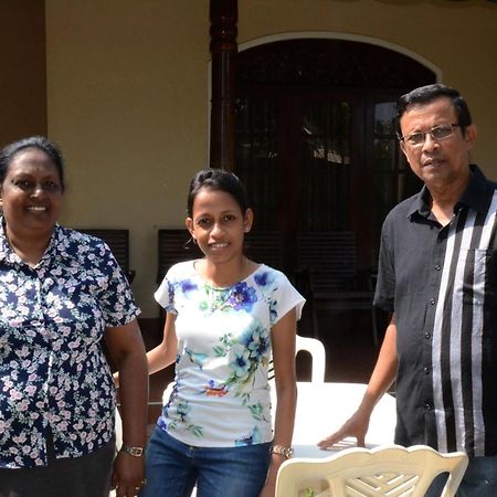 Gondolas Holiday Lanka Ragama 外观 照片
