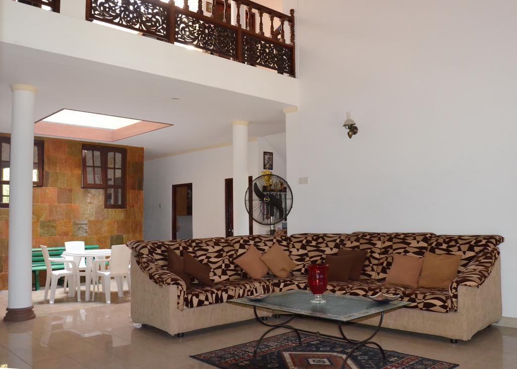 Gondolas Holiday Lanka Ragama 外观 照片