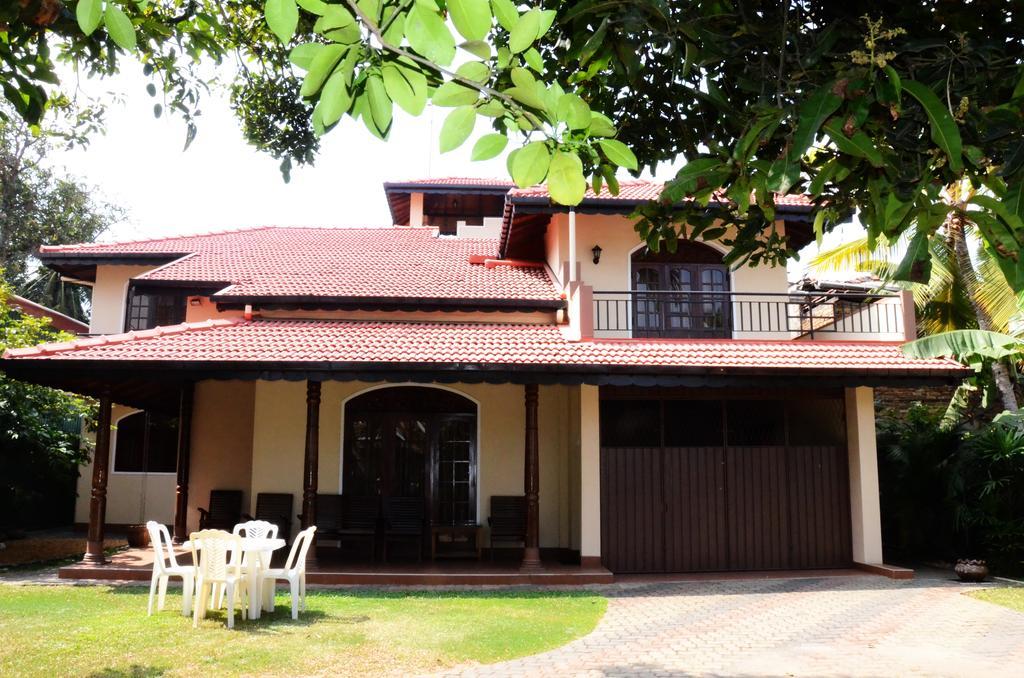 Gondolas Holiday Lanka Ragama 外观 照片