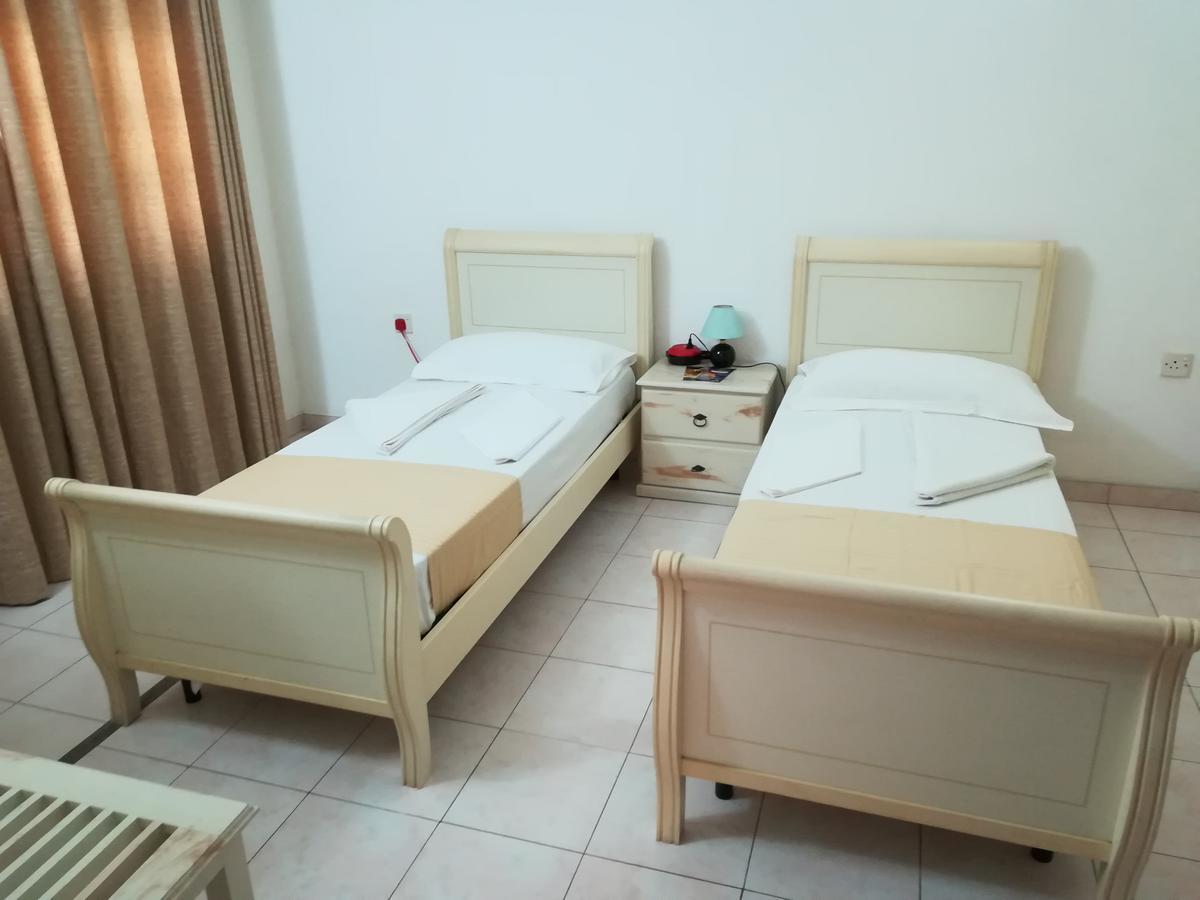Gondolas Holiday Lanka Ragama 外观 照片